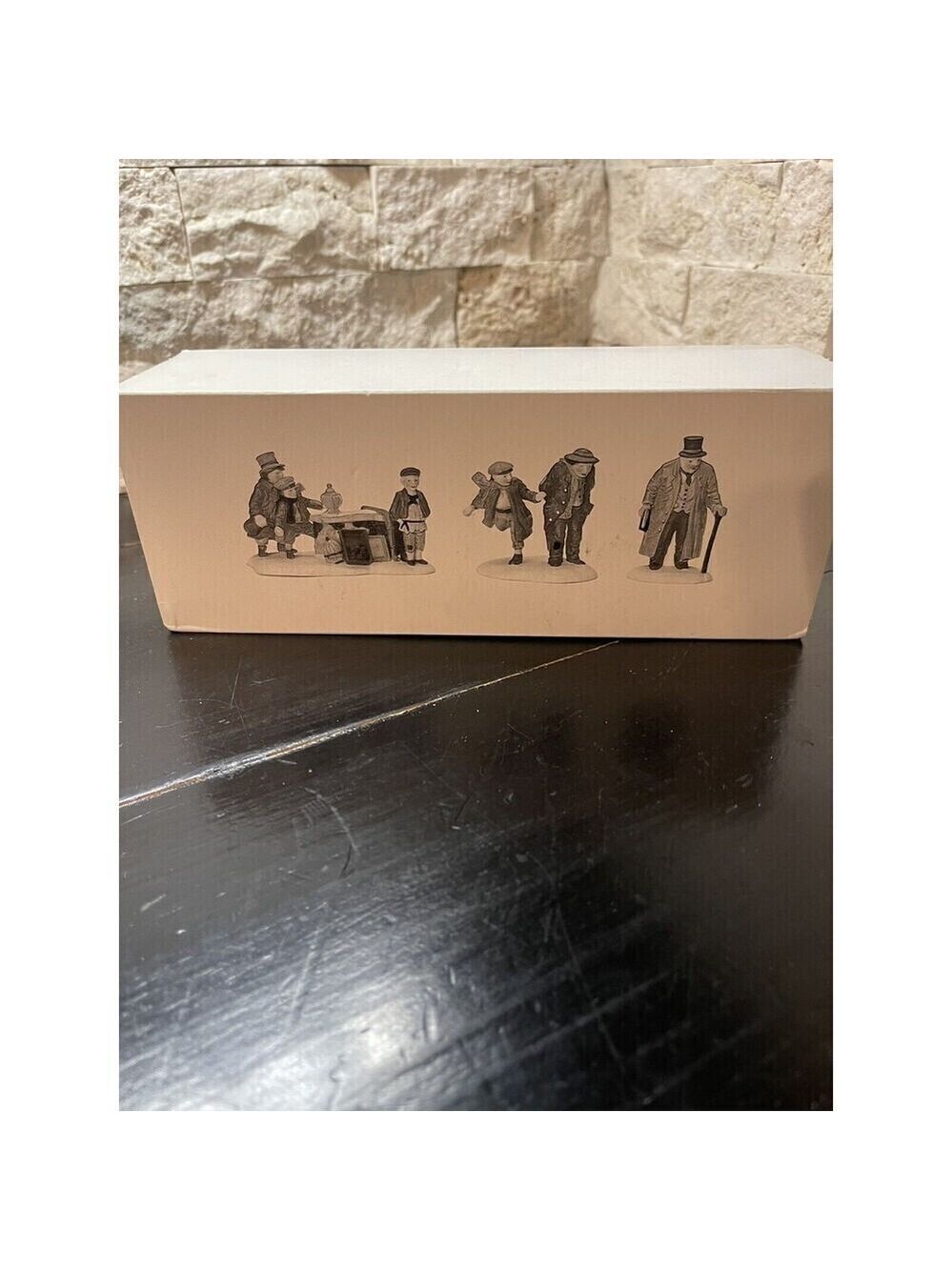 Dept 56 Oliver Twist Heritage Village Set Of 3 Porcelain Figurines #5554-9 - Picture 7 of 8